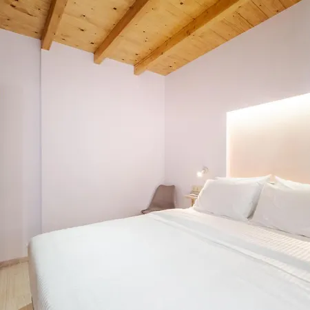 Corfu Old Town Apartment, Marina Nymfes *