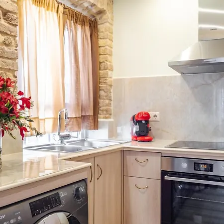 Corfu Old Town Apartment, Marina Nymfes *